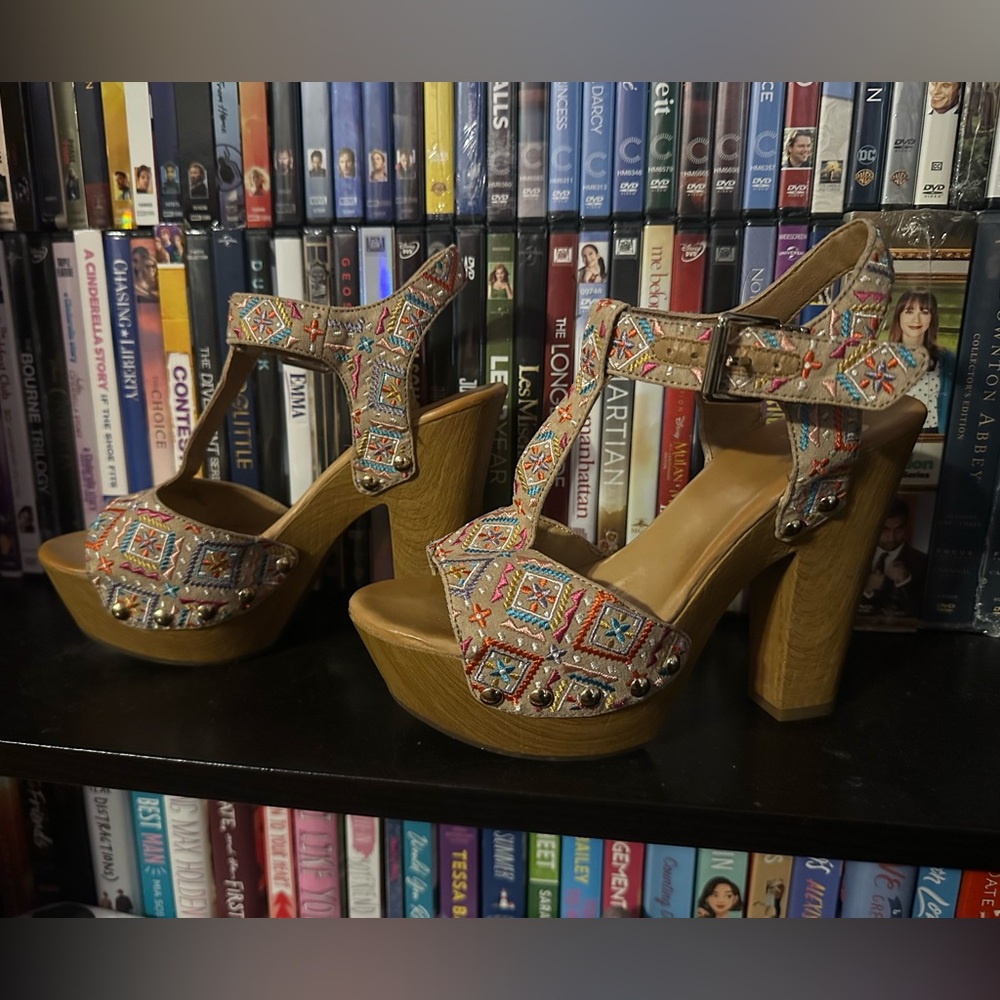 Gianni Bini Tan Platform Shoes with Chunky Heels
